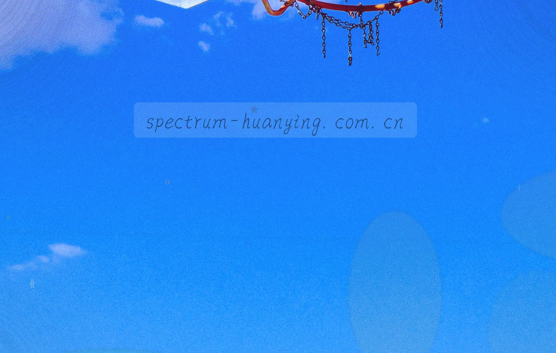 多屏时间线与片段标记组成的剪辑台示意